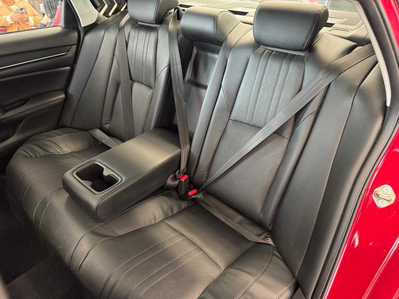 2018 Honda Accord Touring 2.0+New Tires+HUD+BlindSpot+CLEAN CARFAX - Photo #30