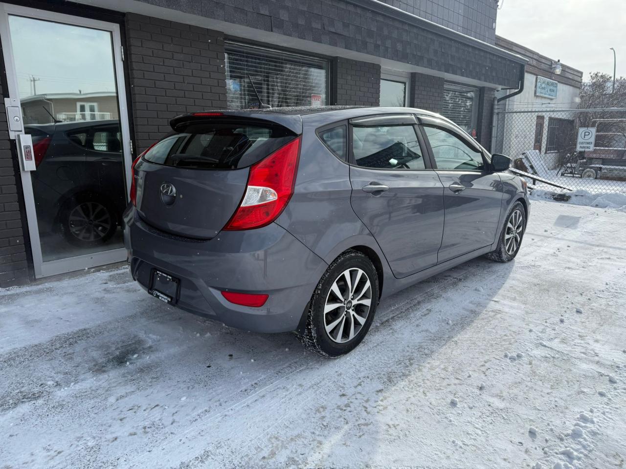2017 Hyundai Accent SE HATCHBACK EASY FINANCING - Photo #4