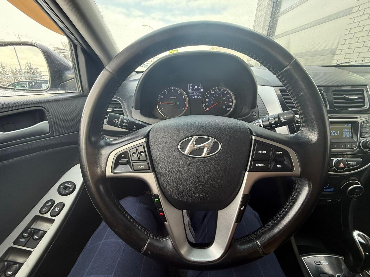 2017 Hyundai Accent SE HATCHBACK EASY FINANCING - Photo #13