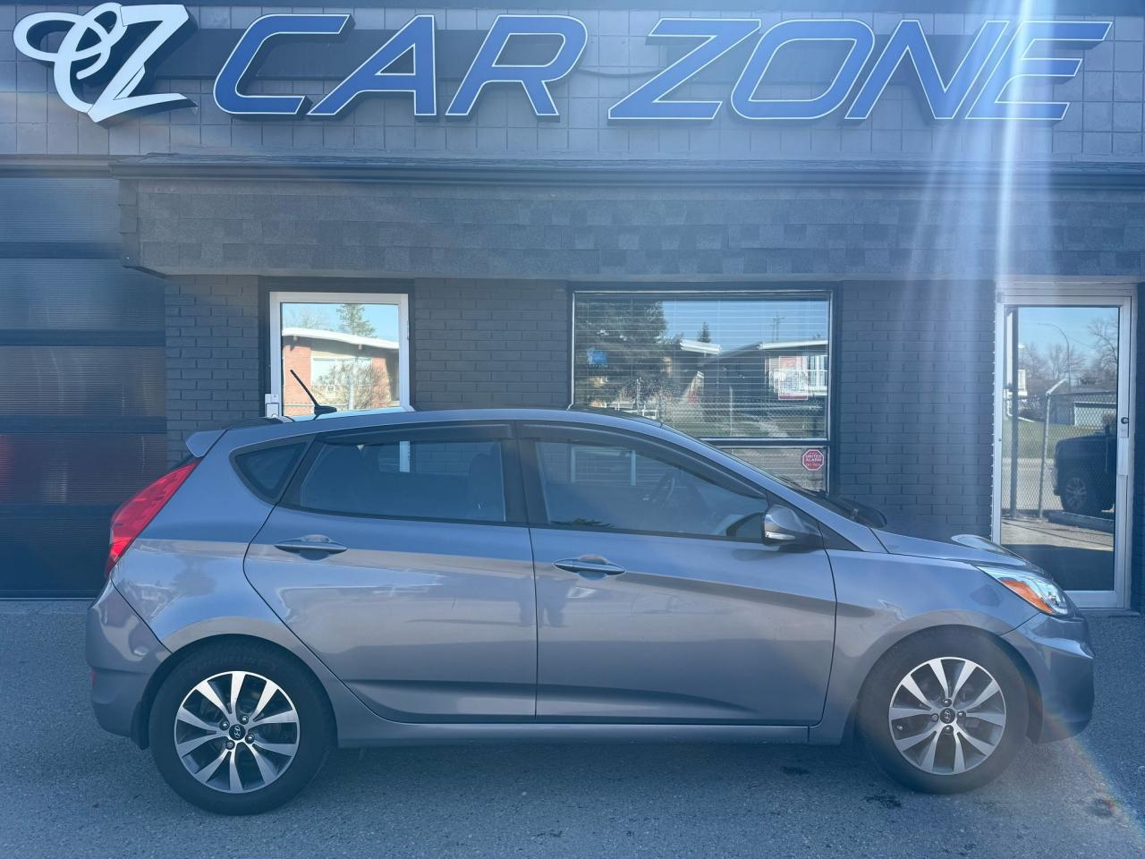 2017 Hyundai Accent SE HATCHBACK EASY FINANCING - Photo #2
