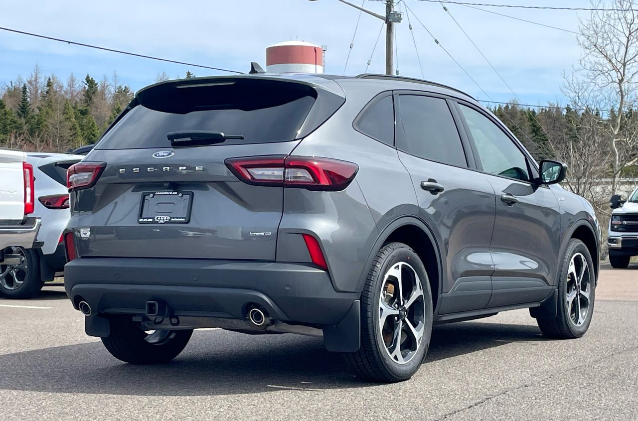 2025 Ford Escape ST-Line Select AWD Photo5