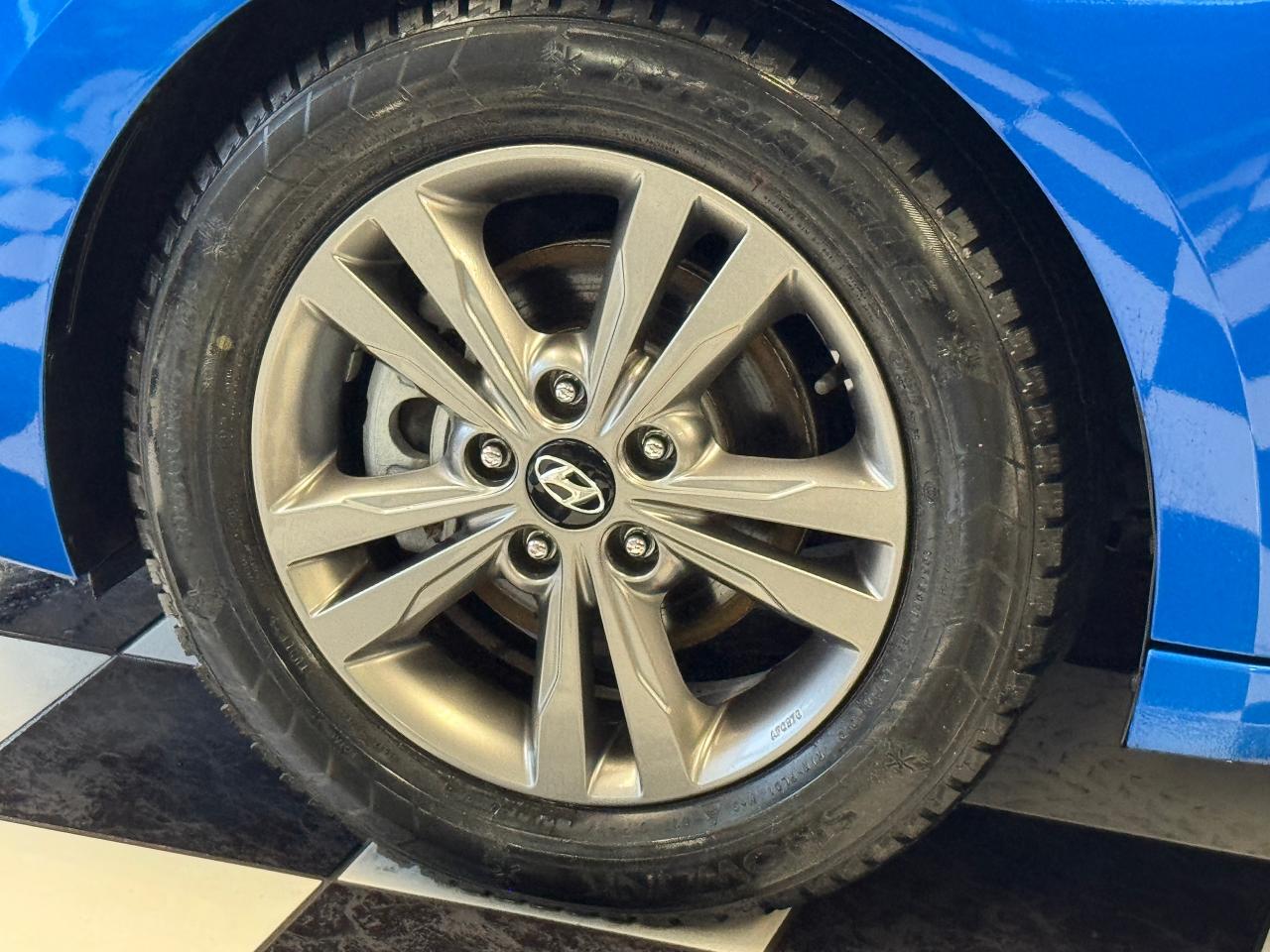 2018 Hyundai Elantra GL+New Tires+ApplePlay+HeatedSteering+CLEAN CARFAX Photo52