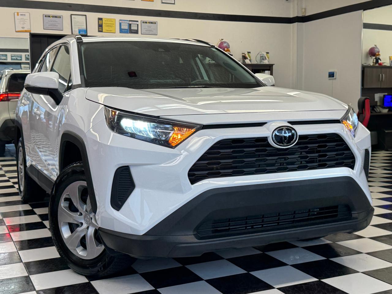 2021 Toyota RAV4 LE AWD+Adaptive Cruise+BSM+CLEAN CARFAX Photo16