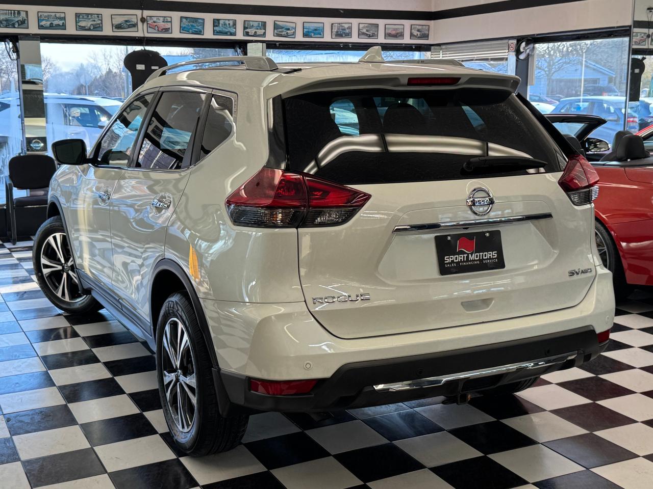 2019 Nissan Rogue SV AWD Tech+Roof+BSM+Adaptive Cruise+CLEAN CARFAX Photo16