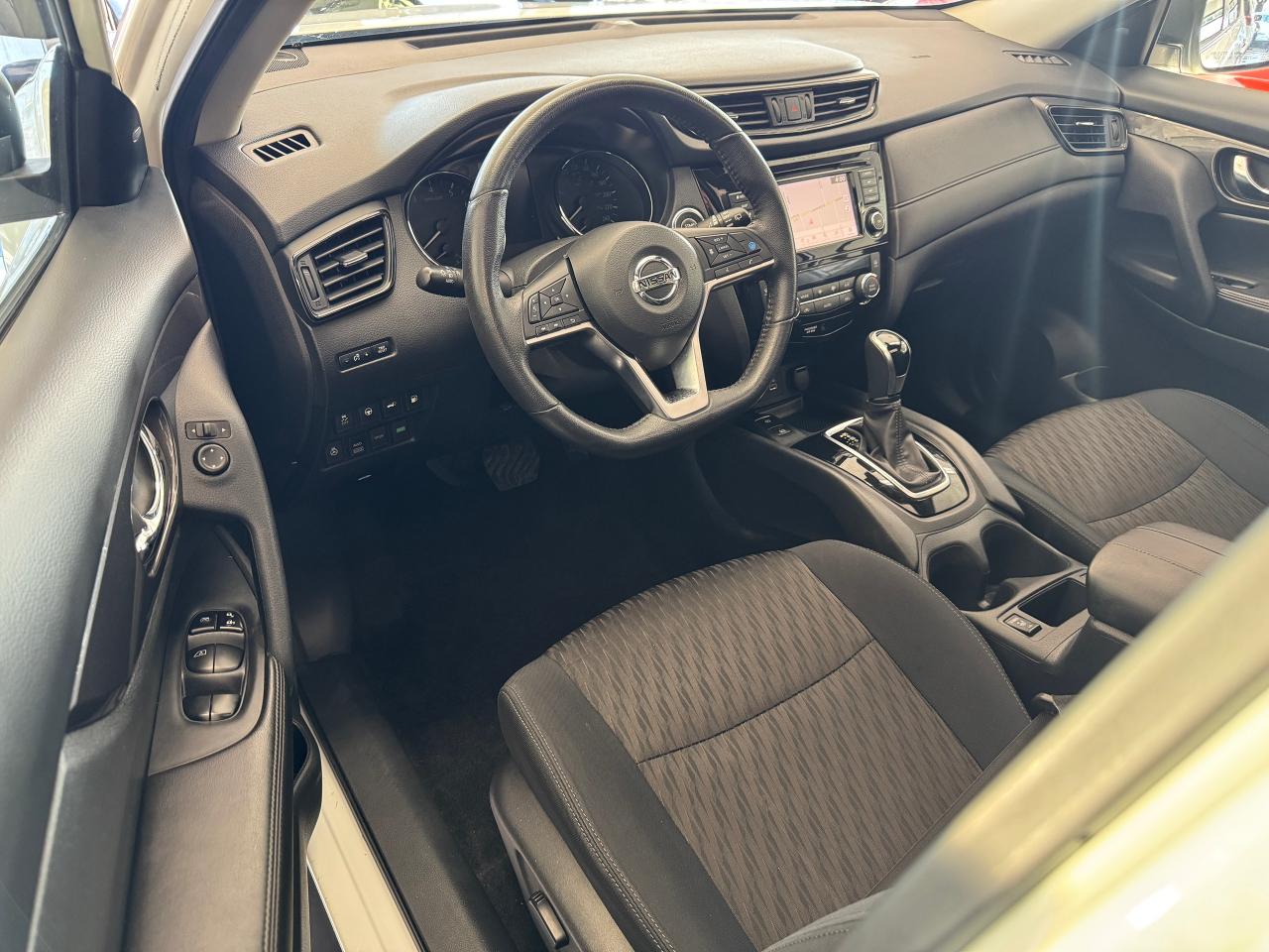 2019 Nissan Rogue SV AWD Tech+Roof+BSM+Adaptive Cruise+CLEAN CARFAX - Photo #20