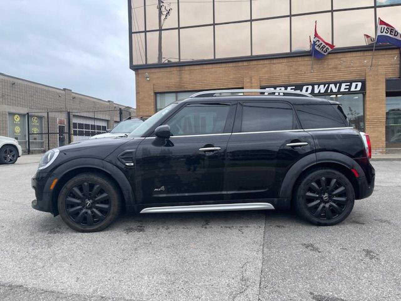 2019 MINI Cooper Countryman COOPER ALL4 / PANORAMIC SUNROOF - Photo #4