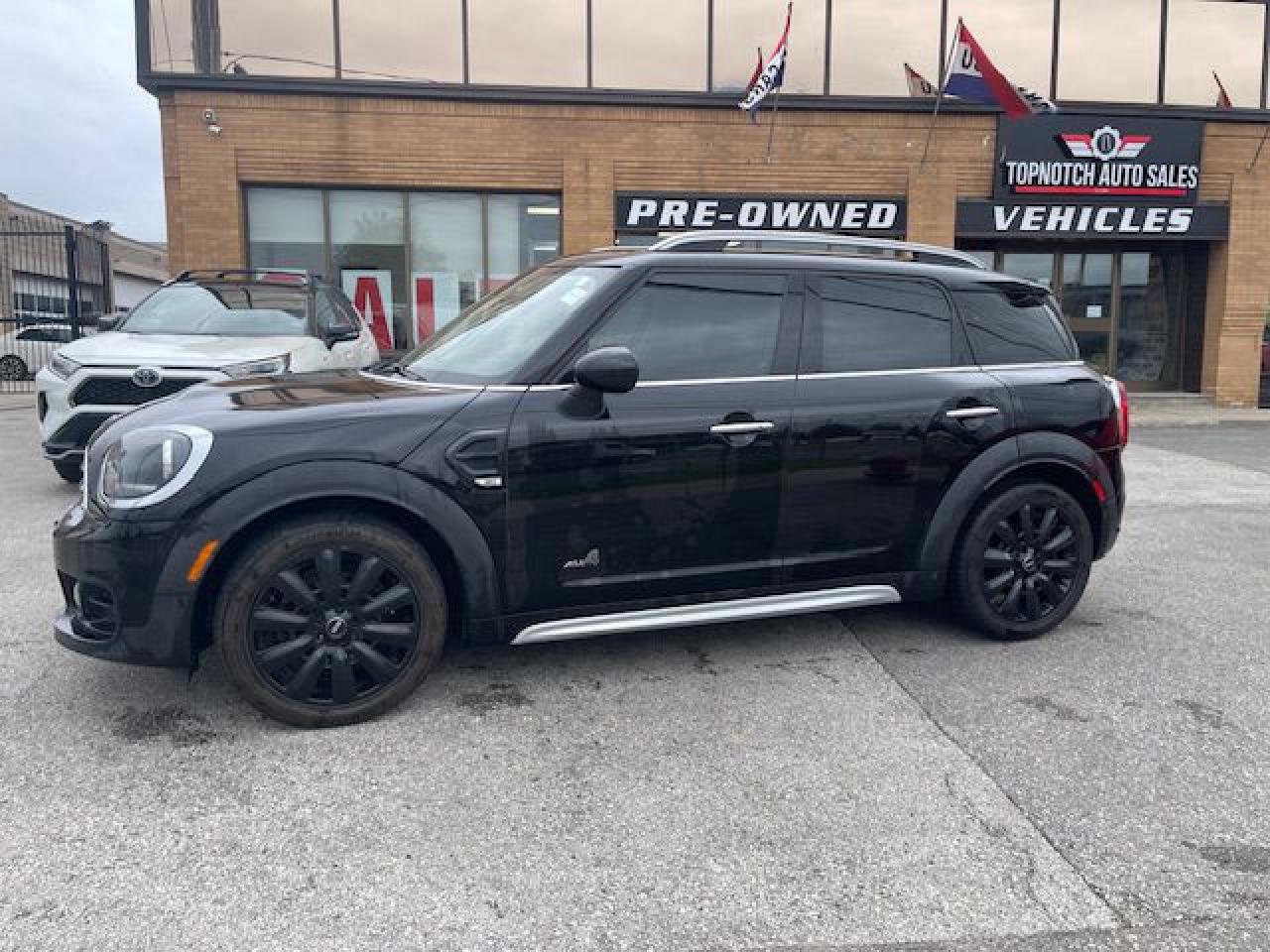 2019 MINI Cooper Countryman COOPER ALL4 / PANORAMIC SUNROOF - Photo #3