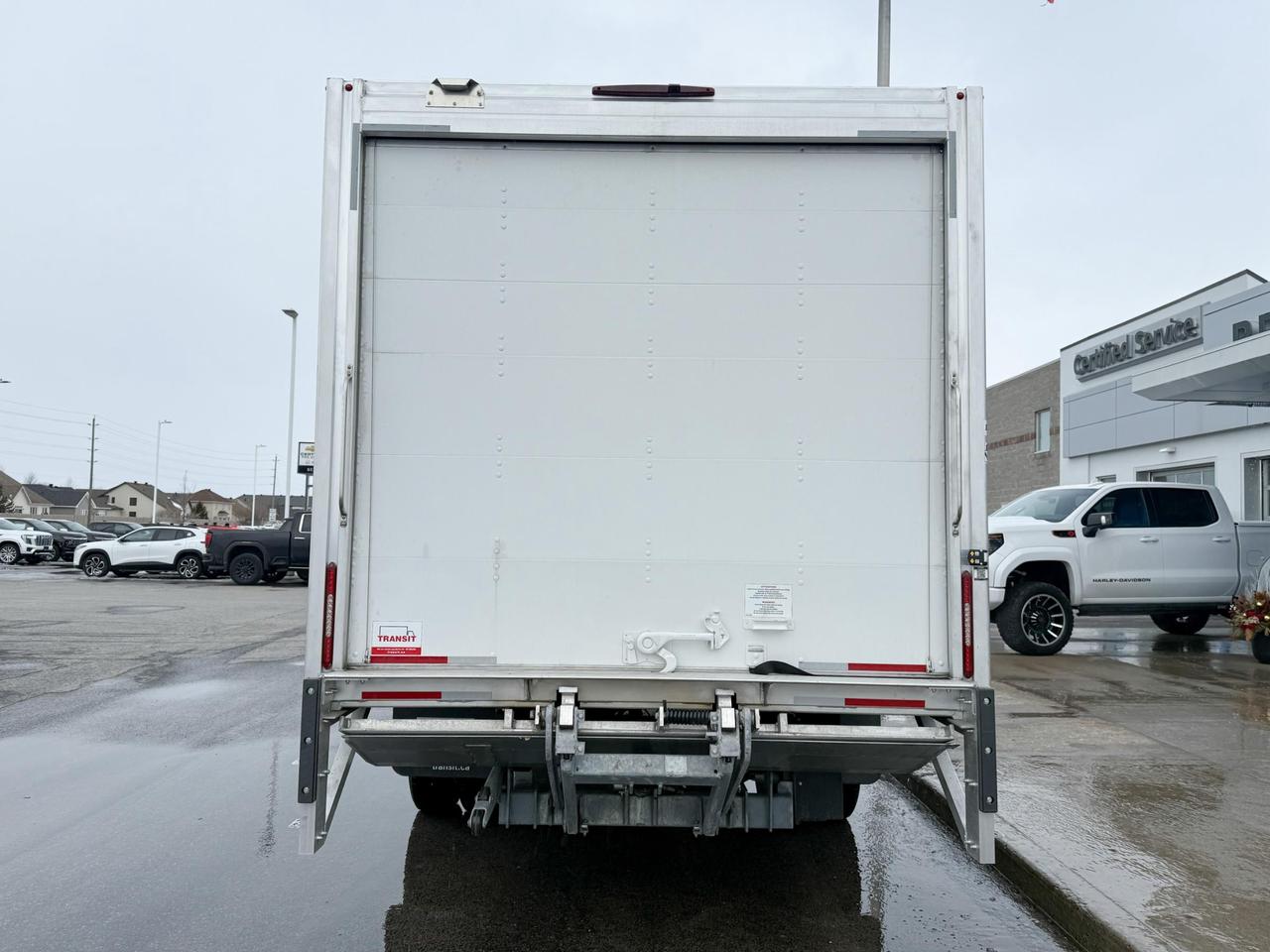 2024 Chevrolet Express Cutaway 4500 4500 Van 6.6L V8, CLOTH SEATS, AIR CONDITIONING, CRUISE CONTROL, BACK UP ALARM, MP3 PLAYER Photo