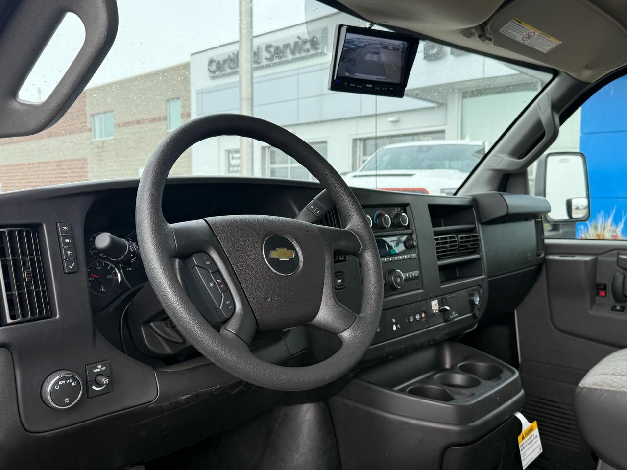2024 Chevrolet Express Cutaway 4500 4500 Van 6.6L V8, CLOTH SEATS, AIR CONDITIONING, CRUISE CONTROL, BACK UP ALARM, MP3 PLAYER Photo