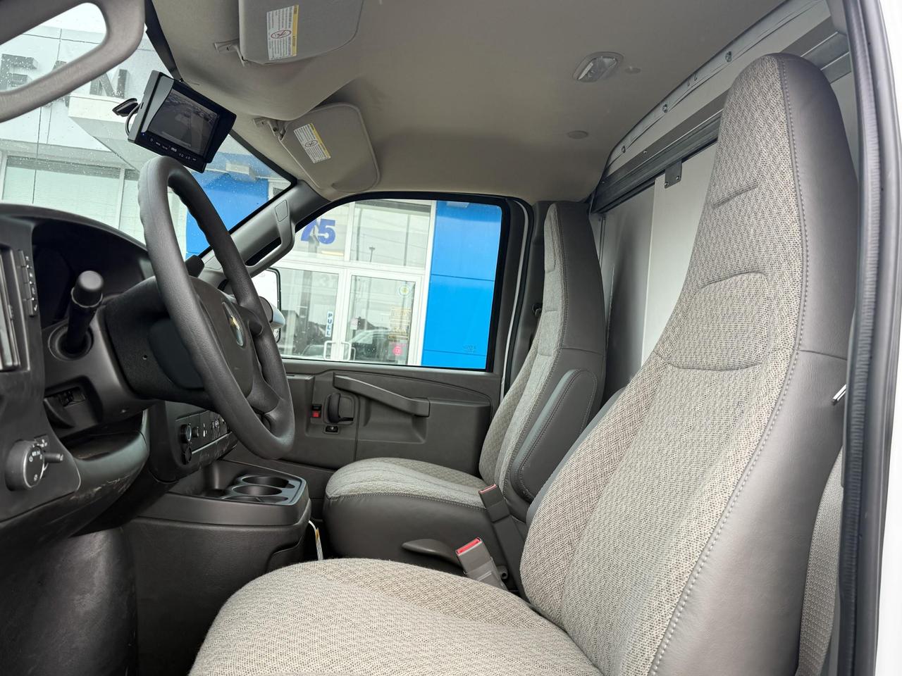2024 Chevrolet Express Cutaway 4500 4500 Van 6.6L V8, CLOTH SEATS, AIR CONDITIONING, CRUISE CONTROL, BACK UP ALARM, MP3 PLAYER Photo