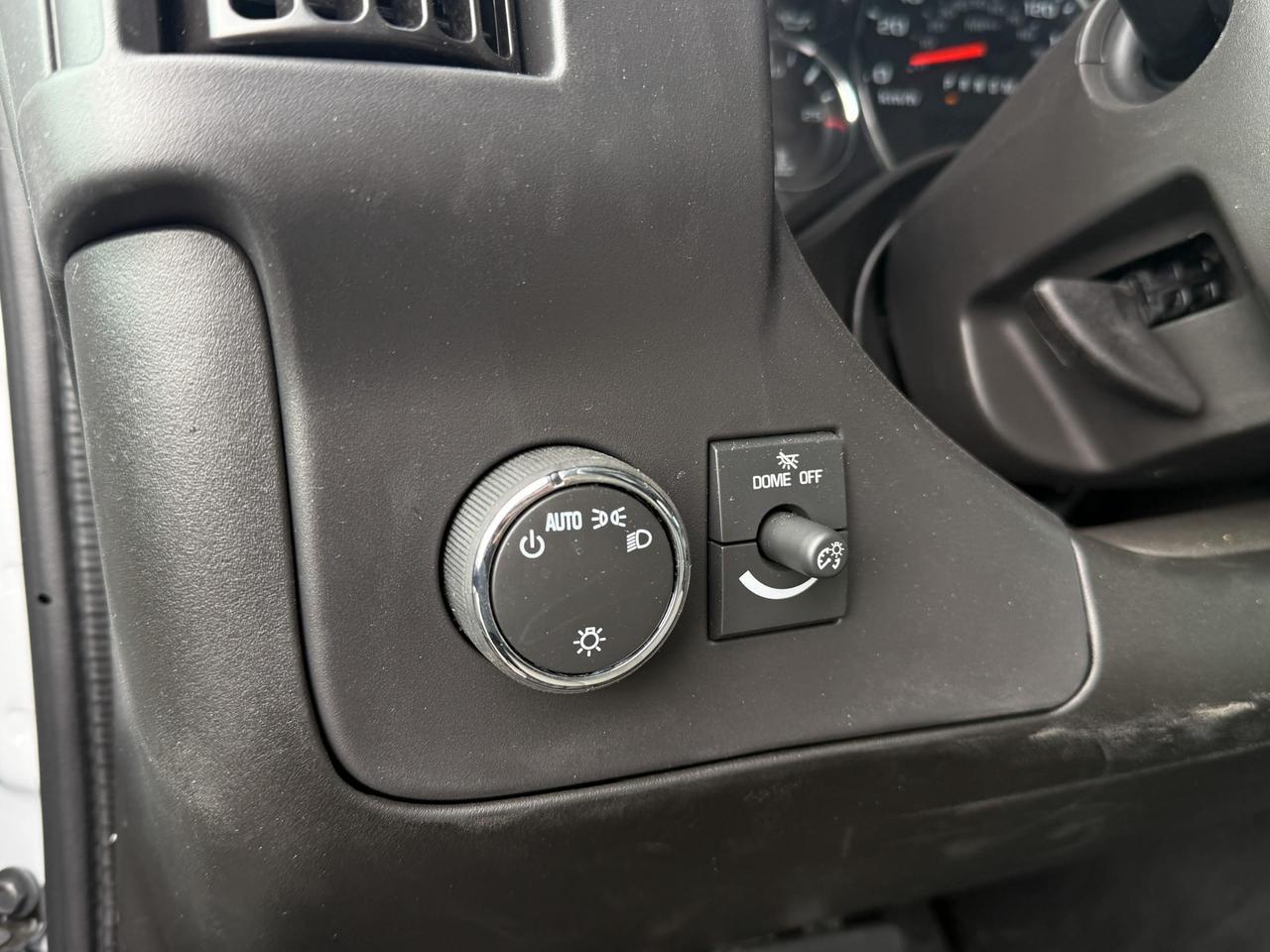 2024 Chevrolet Express Cutaway 4500 4500 Van 6.6L V8, CLOTH SEATS, AIR CONDITIONING, CRUISE CONTROL, BACK UP ALARM, MP3 PLAYER Photo
