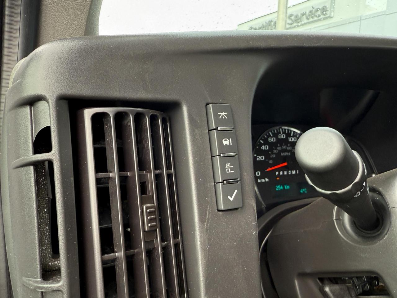 2024 Chevrolet Express Cutaway 4500 4500 Van 6.6L V8, CLOTH SEATS, AIR CONDITIONING, CRUISE CONTROL, BACK UP ALARM, MP3 PLAYER Photo