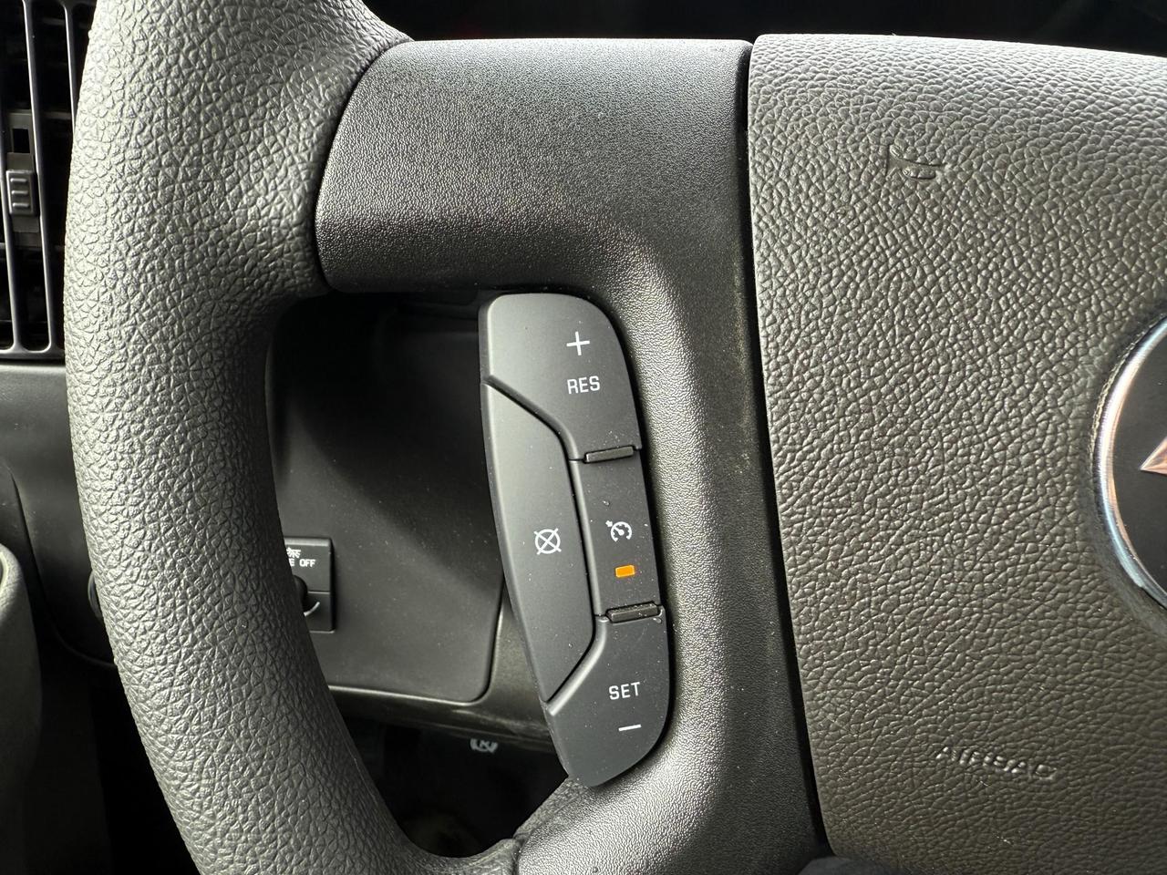 2024 Chevrolet Express Cutaway 4500 4500 Van 6.6L V8, CLOTH SEATS, AIR CONDITIONING, CRUISE CONTROL, BACK UP ALARM, MP3 PLAYER Photo