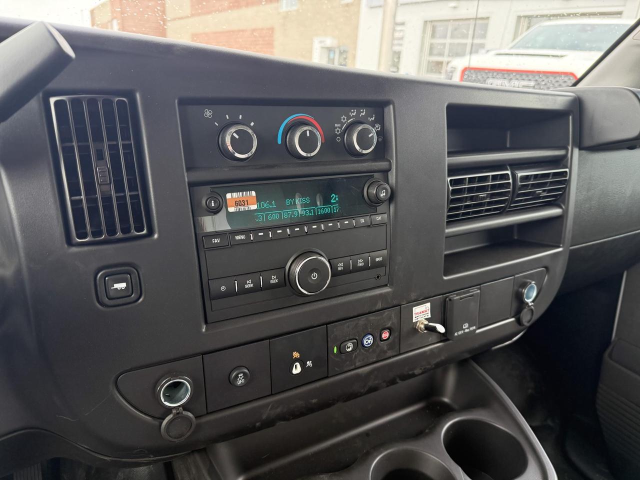 2024 Chevrolet Express Cutaway 4500 4500 Van 6.6L V8, CLOTH SEATS, AIR CONDITIONING, CRUISE CONTROL, BACK UP ALARM, MP3 PLAYER Photo