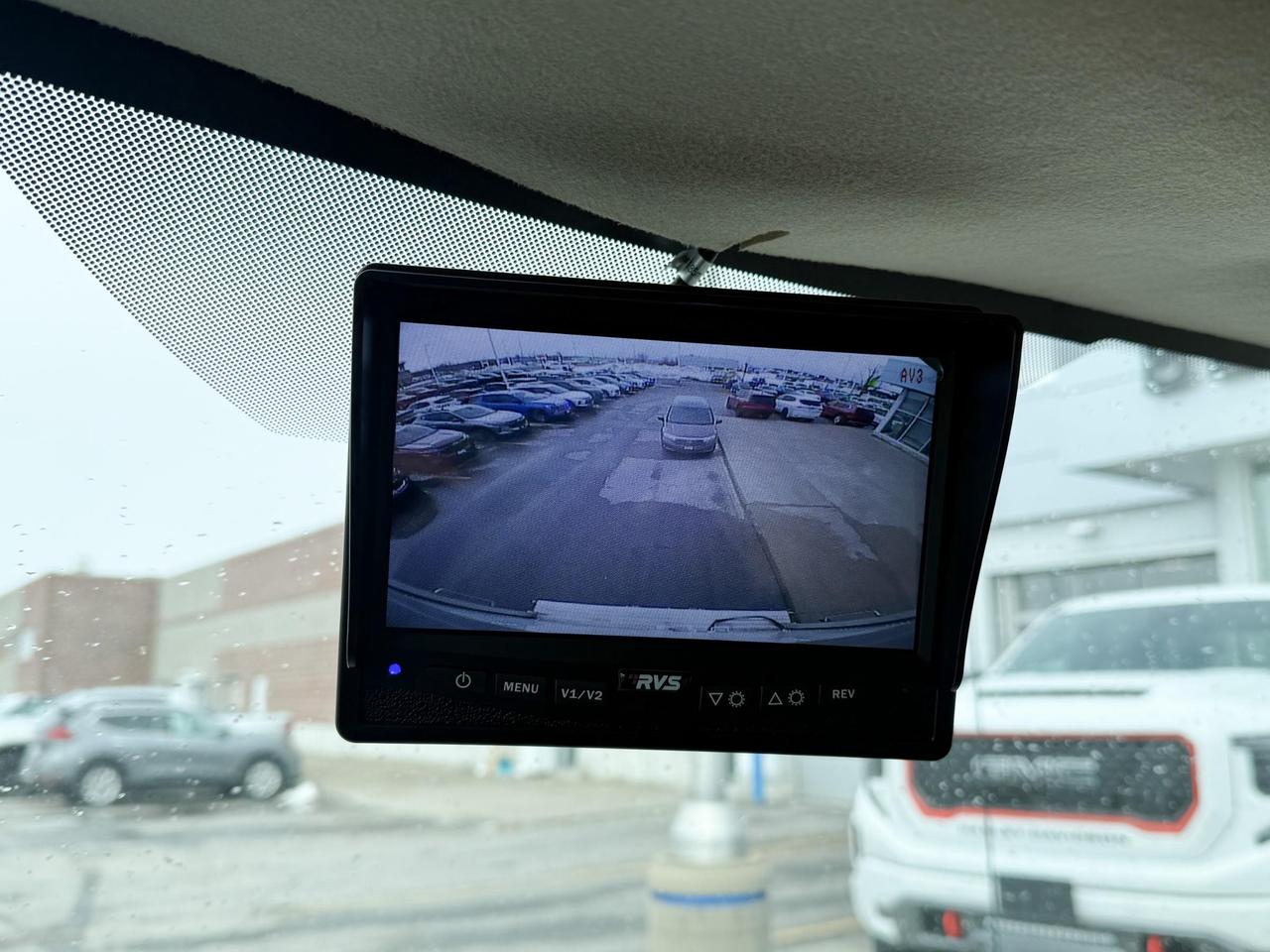 2024 Chevrolet Express Cutaway 4500 4500 Van 6.6L V8, CLOTH SEATS, AIR CONDITIONING, CRUISE CONTROL, BACK UP ALARM, MP3 PLAYER Photo