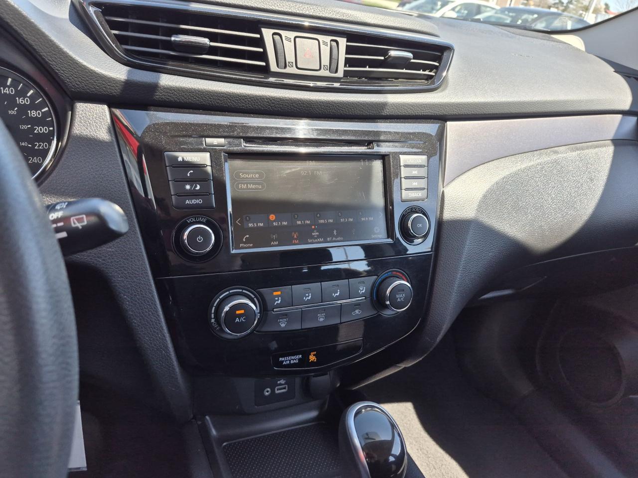2019 Nissan Qashqai S AWD HEATED SEATS - APPLE CAR PLAY - ALLOY WHEELS Photo8