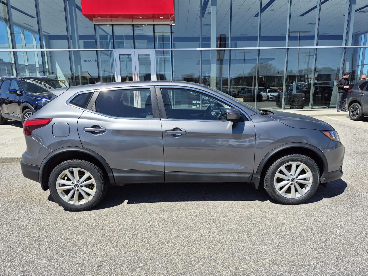 2019 Nissan Qashqai S AWD HEATED SEATS - APPLE CAR PLAY - ALLOY WHEELS Photo5