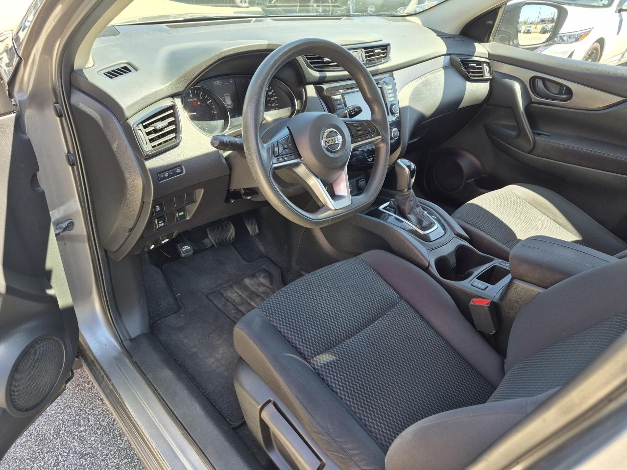 2019 Nissan Qashqai S AWD HEATED SEATS - APPLE CAR PLAY - ALLOY WHEELS Photo19