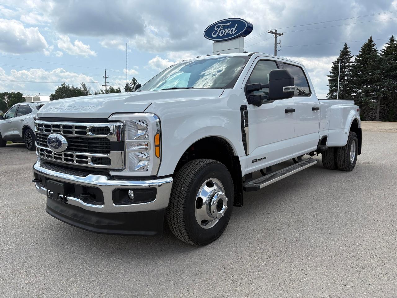 2025 Ford F-350 Super Duty DRW XLT 4WD CREW CAB 8' BOX Photo1