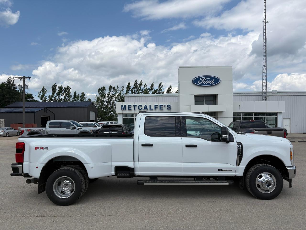 2025 Ford F-350 Super Duty DRW XLT 4WD CREW CAB 8' BOX Photo0