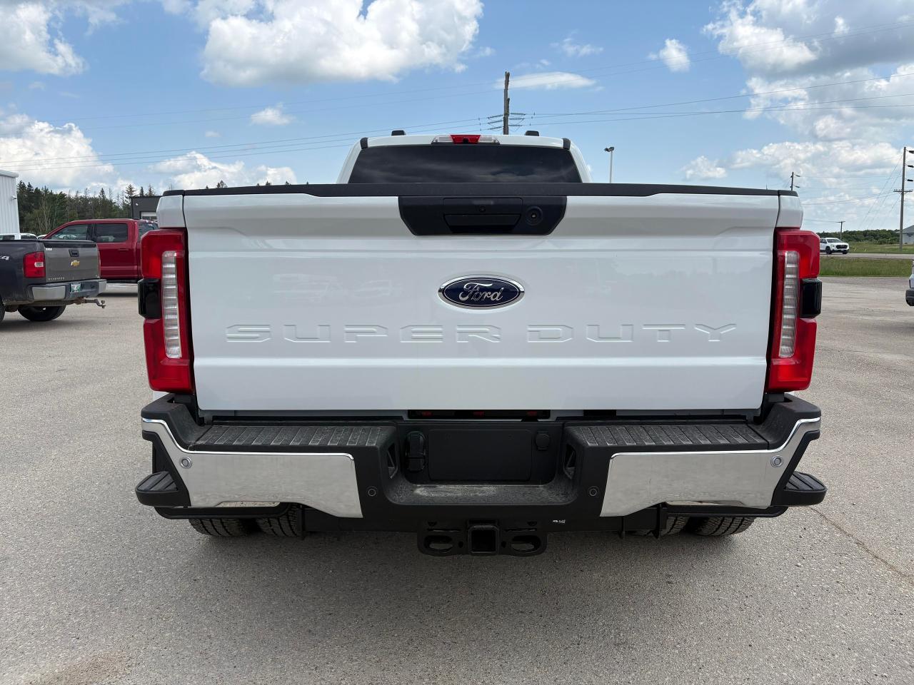 2025 Ford F-350 Super Duty DRW XLT 4WD CREW CAB 8' BOX Photo5