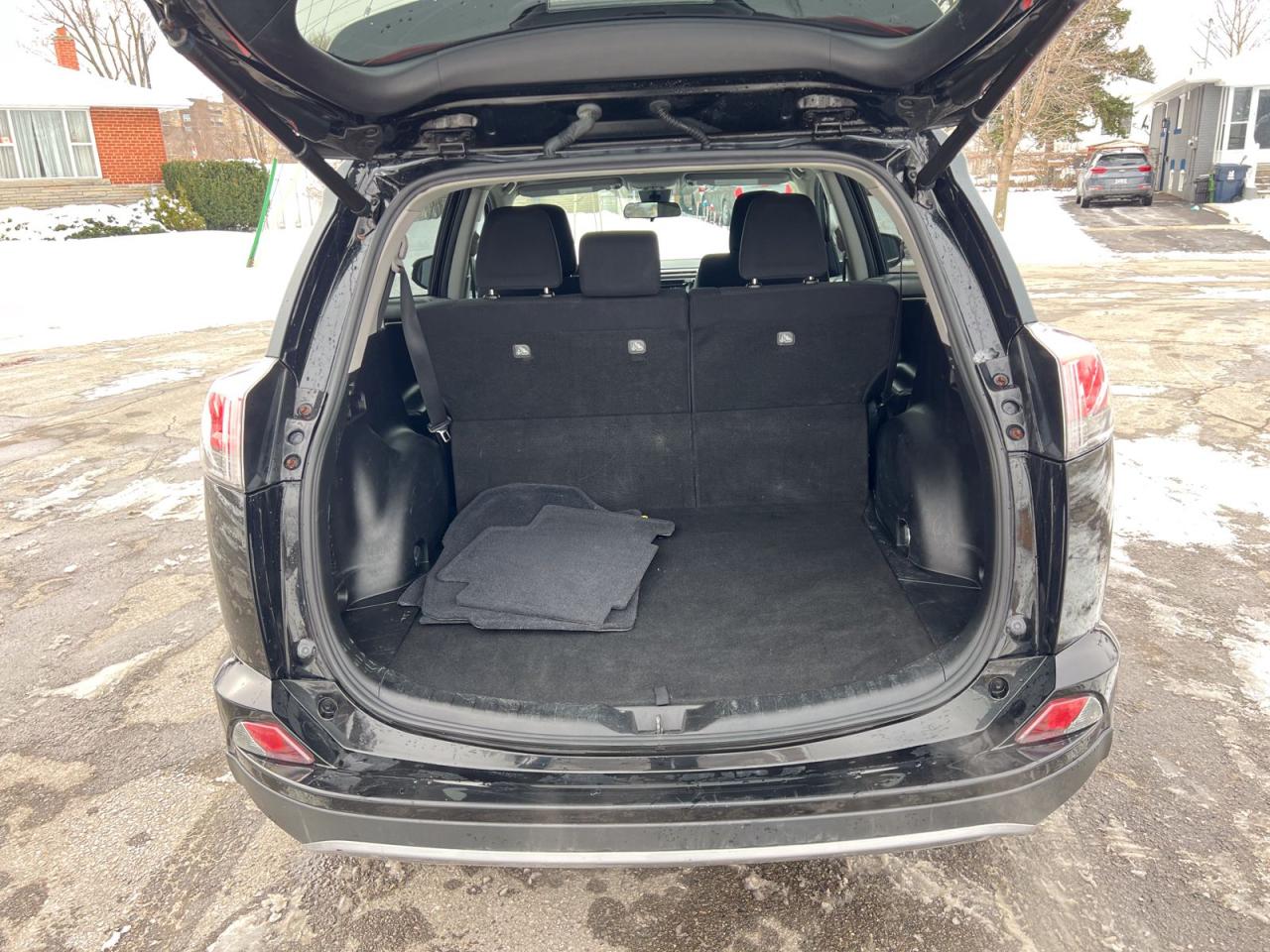 2018 Toyota RAV4 XLE FWD - Photo #12