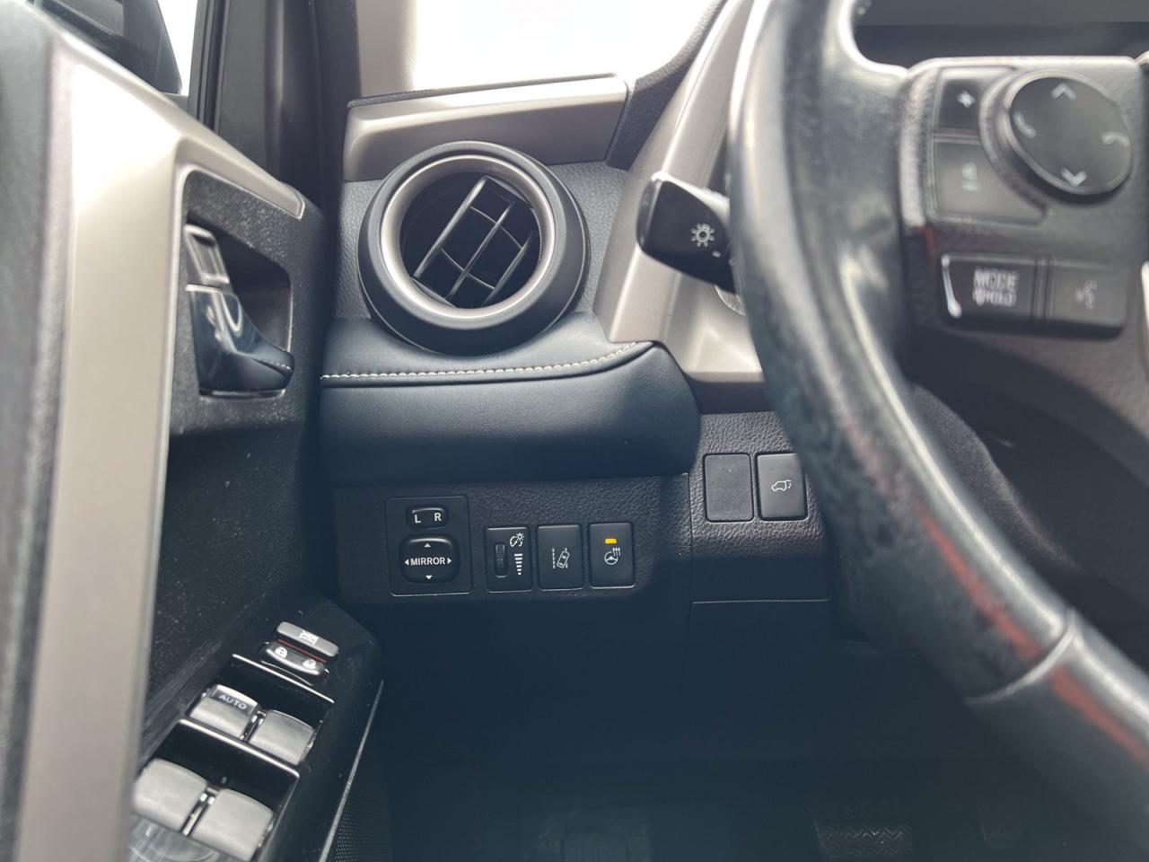 2018 Toyota RAV4 XLE FWD - Photo #20