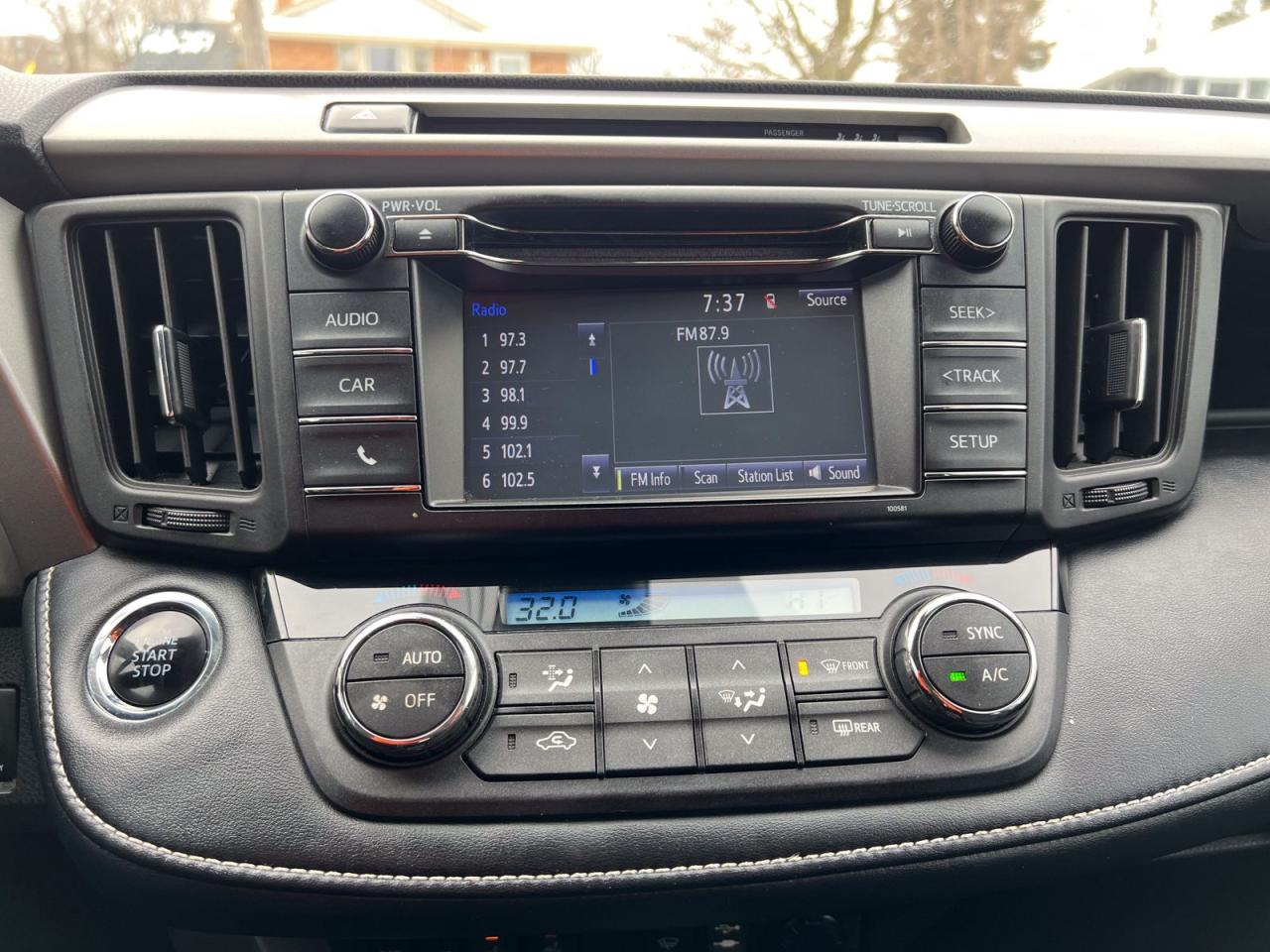 2018 Toyota RAV4 XLE FWD - Photo #29