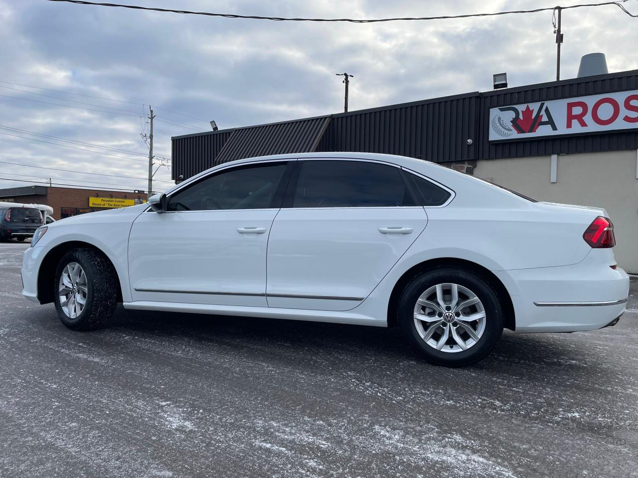 2017 Volkswagen Passat Trendline + AUTO, NO ACCIDENT - Photo #4