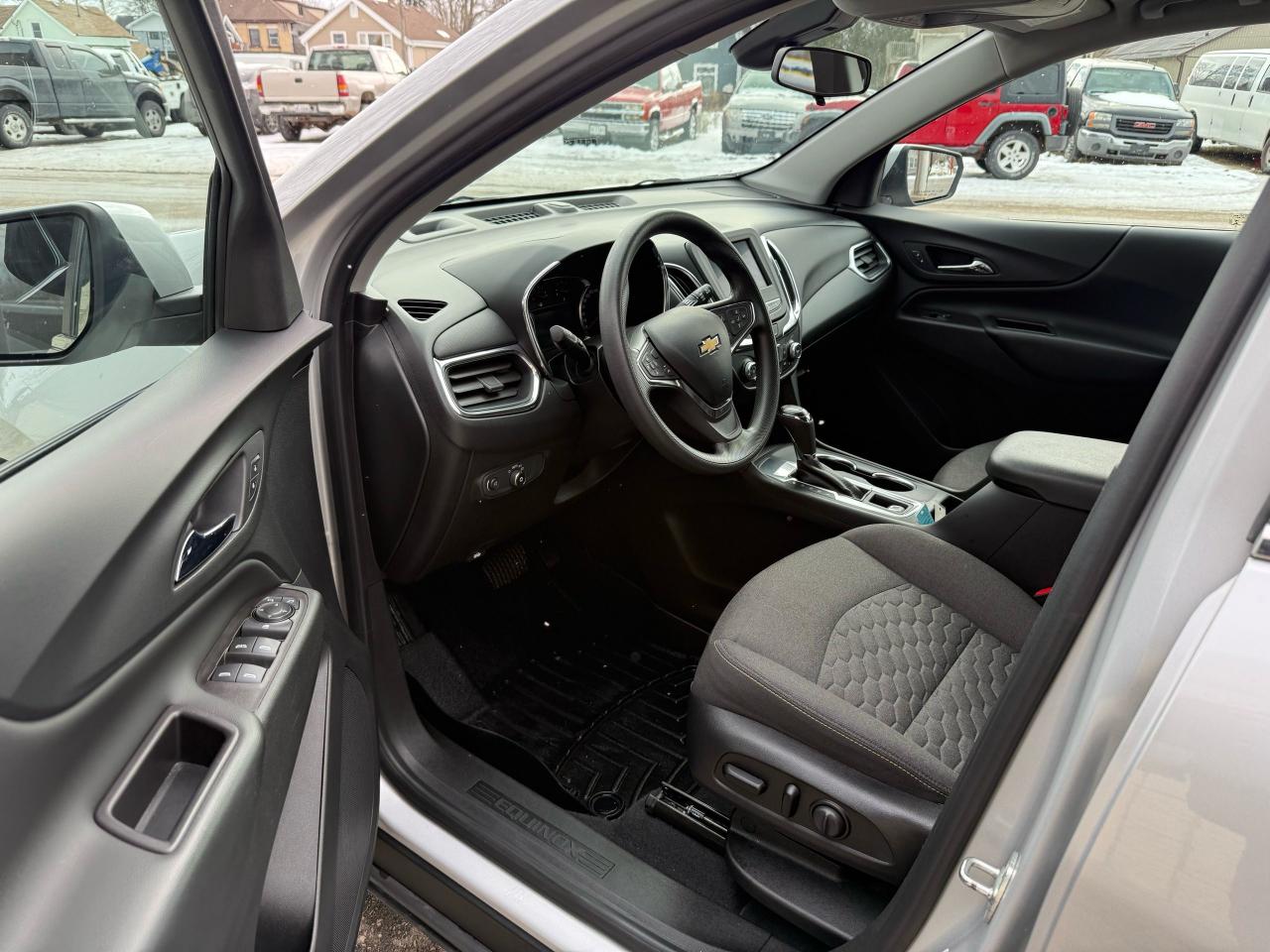 2021 Chevrolet Equinox LT Photo4