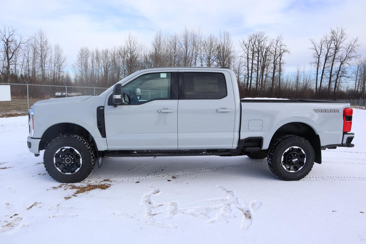 2025 Ford F-350 Super Duty SRW XLT Photo