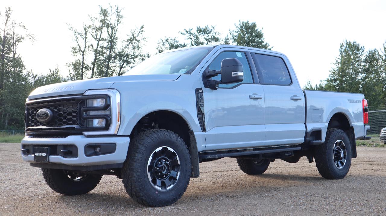 2025 Ford F-350 Super Duty SRW XLT Photo2
