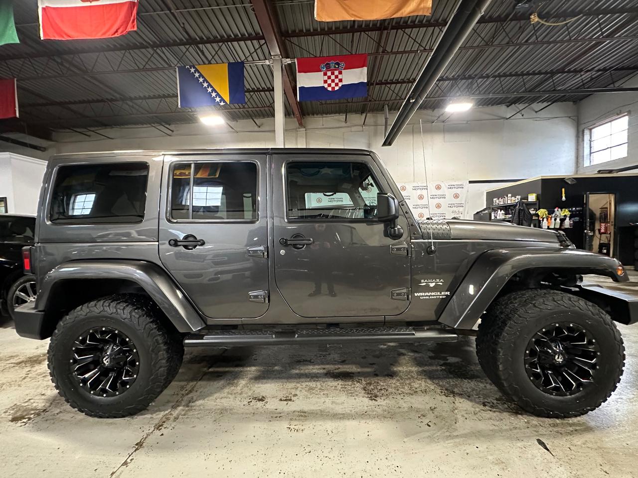 2017 Jeep Wrangler 4WD | 4DR | SAHARA | MANUAL Photo4