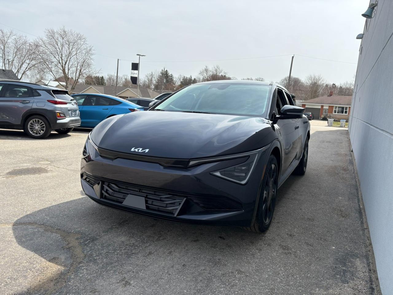 2025 Kia EV6 Land w/Premium Package Photo3