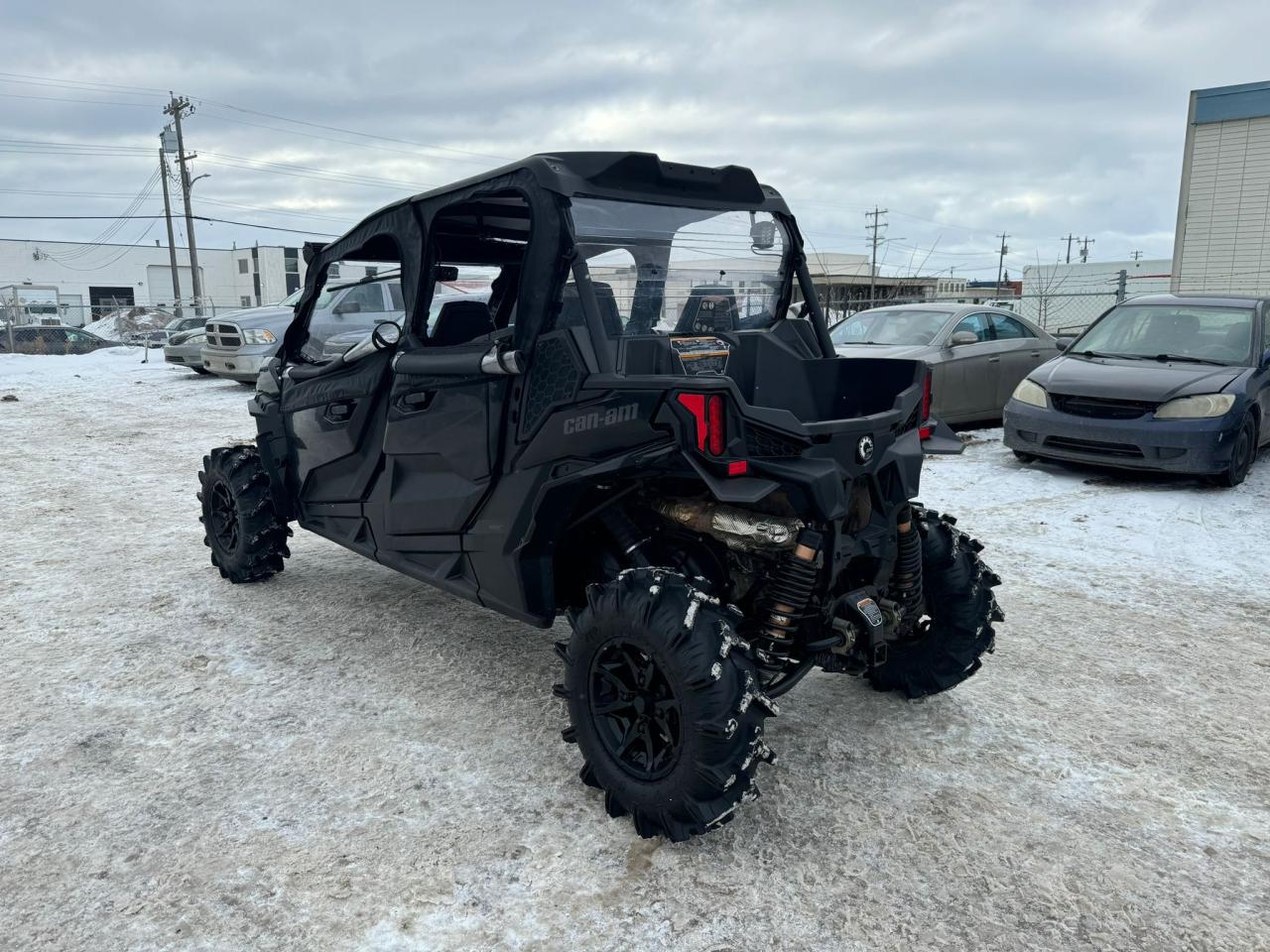 2022 Can-Am MAVERICK 1000 MAX $139 B/W - Photo #2