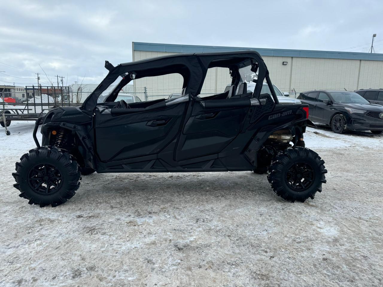 2022 Can-Am MAVERICK 1000 MAX $139 B/W - Photo #8