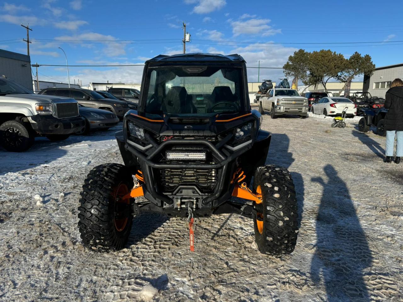 2021 Can-Am Commander 1000 XTP $124 B/W - Photo #2