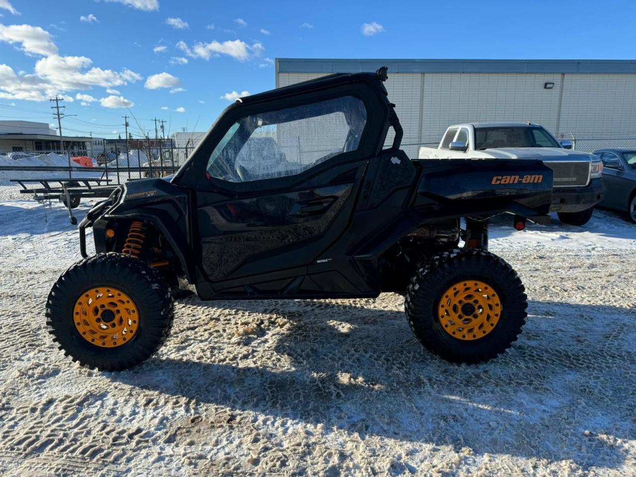 2021 Can-Am Commander 1000 XTP $124 B/W - Photo #3