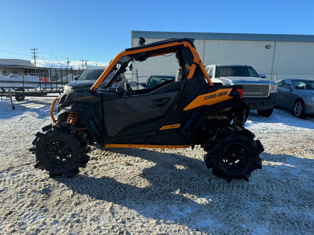 2020 Can-Am MAVERICK 1000 XMR $117 B/W - Photo #3