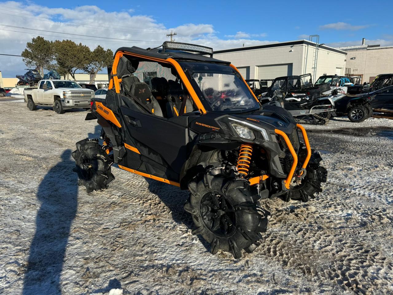 2020 Can-Am MAVERICK 1000 XMR $117 B/W - Photo #4