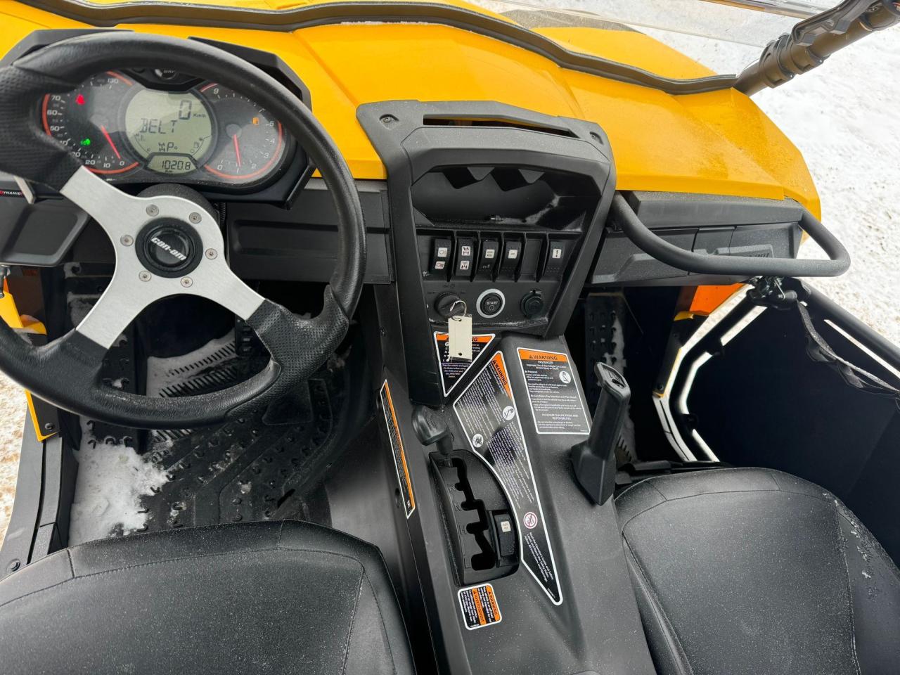 2017 Can-Am Commander XT $106 B/W - Photo #3