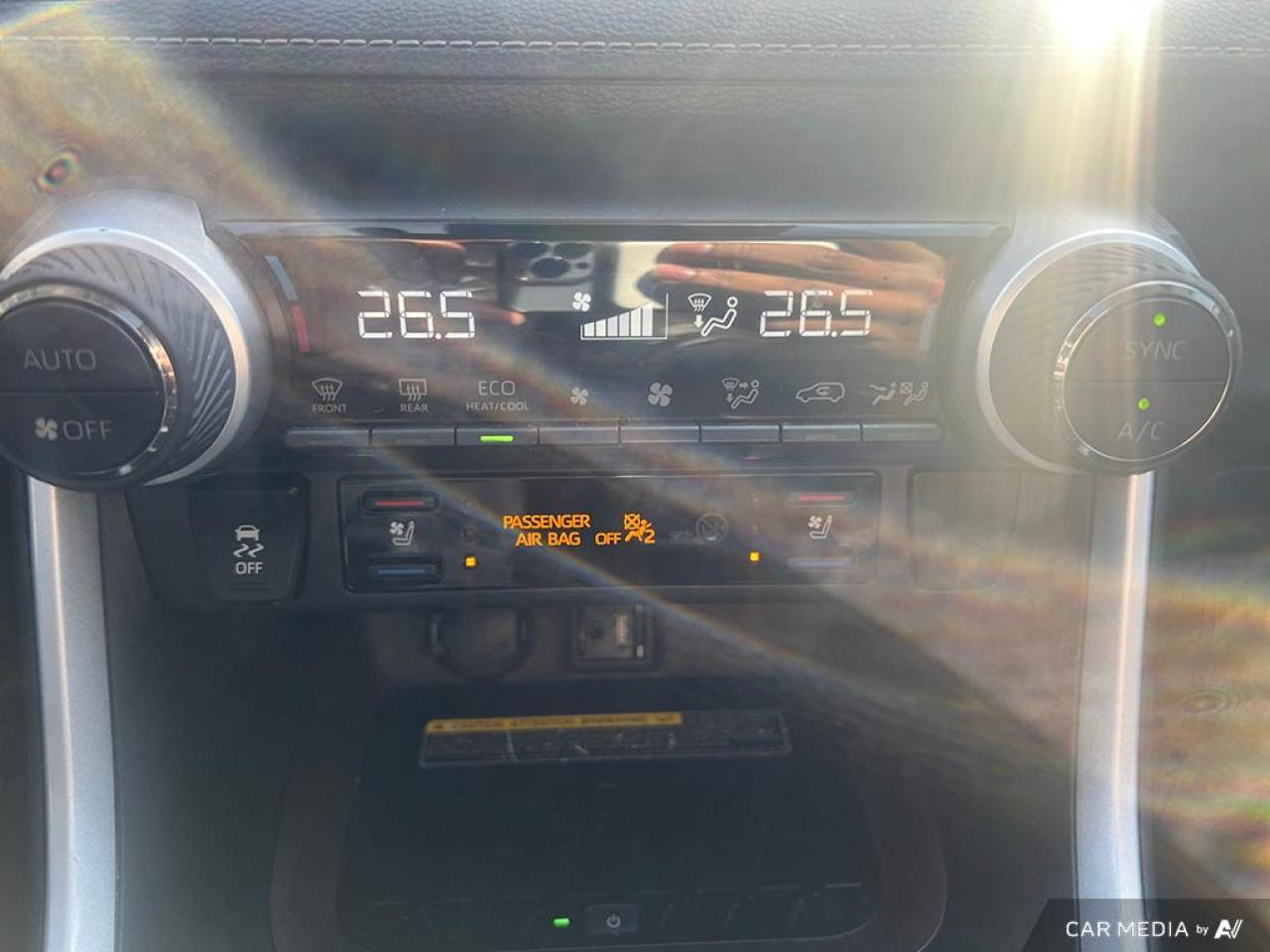 2019 Toyota RAV4 LIMITED / AWD / NAV / ROOF / LEATHER / ALLOYS - Photo #19