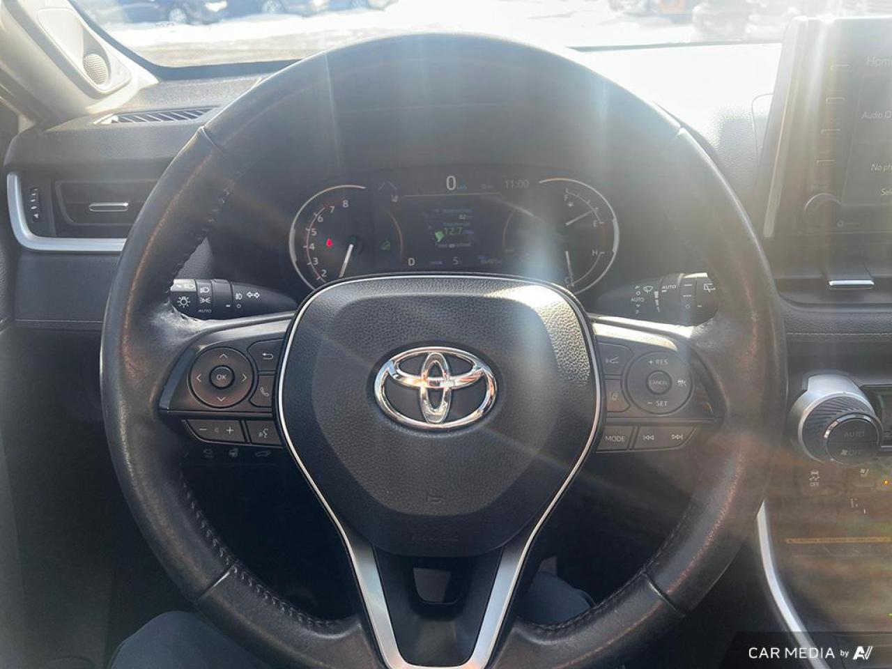 2019 Toyota RAV4 LIMITED / AWD / NAV / ROOF / LEATHER / ALLOYS - Photo #22
