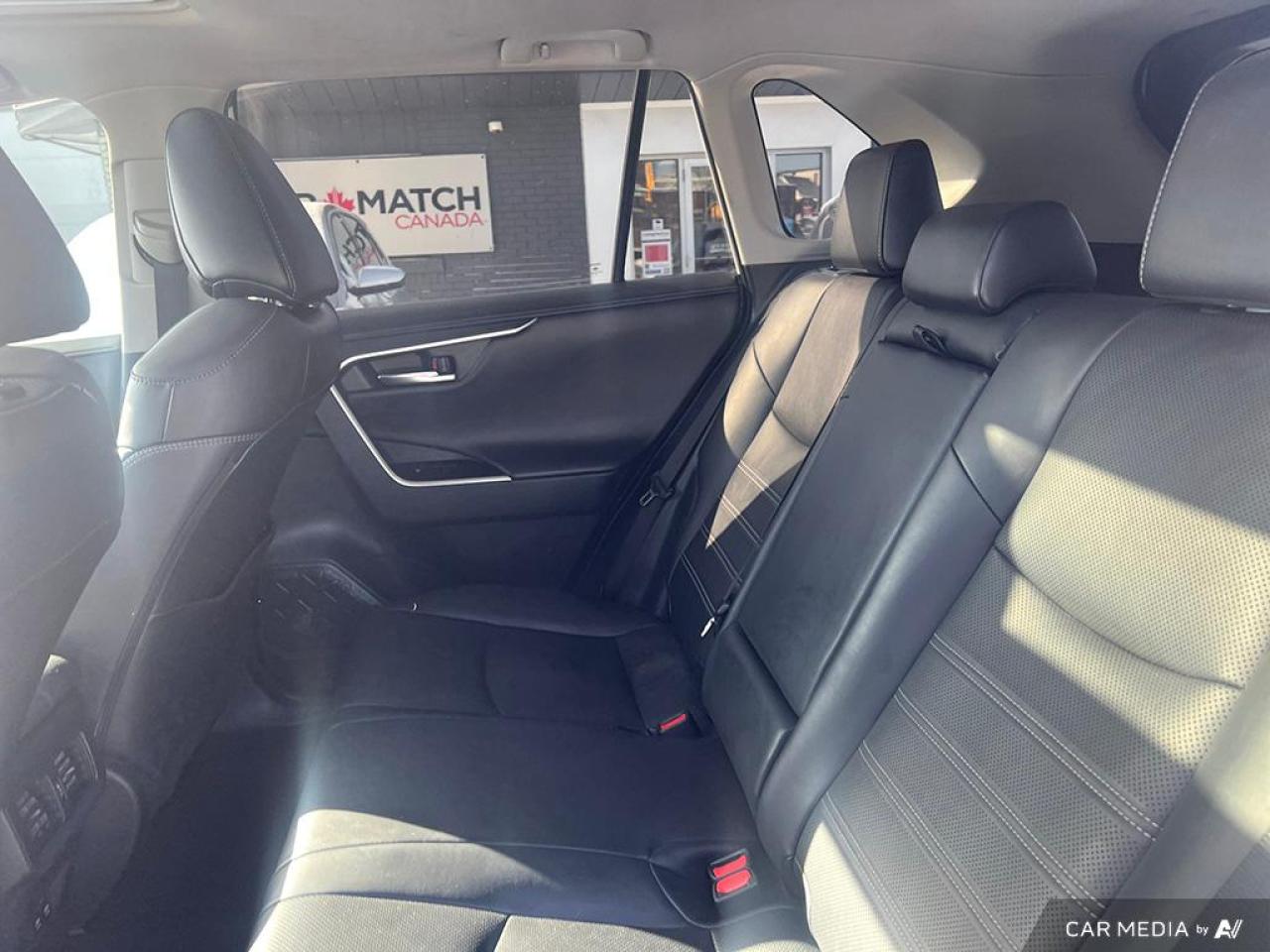 2019 Toyota RAV4 LIMITED / AWD / NAV / ROOF / LEATHER / ALLOYS - Photo #10