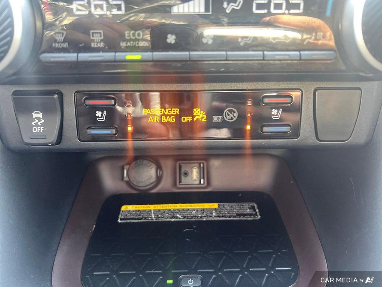 2019 Toyota RAV4 LIMITED / AWD / NAV / ROOF / LEATHER / ALLOYS - Photo #17