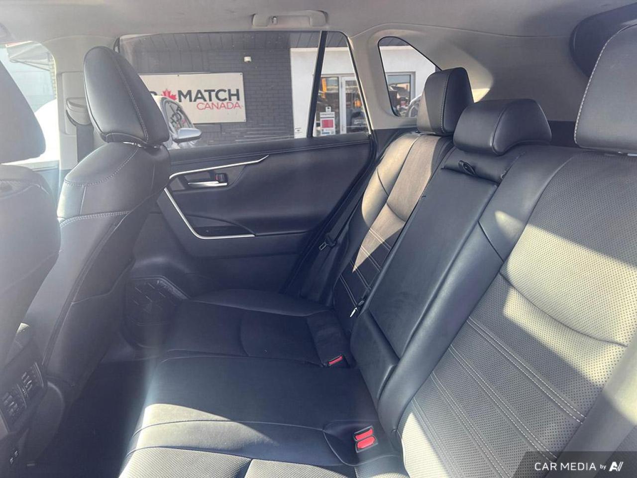 2019 Toyota RAV4 LIMITED / AWD / NAV / ROOF / LEATHER / ALLOYS - Photo #11