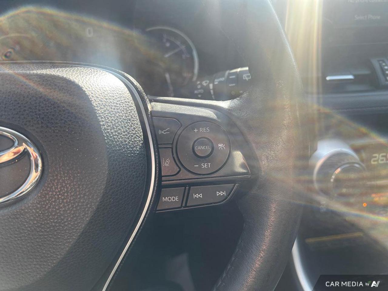 2019 Toyota RAV4 LIMITED / AWD / NAV / ROOF / LEATHER / ALLOYS - Photo #24