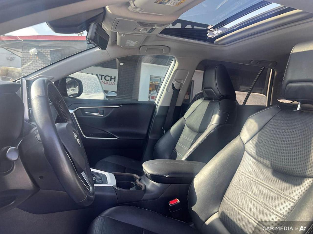 2019 Toyota RAV4 LIMITED / AWD / NAV / ROOF / LEATHER / ALLOYS - Photo #9