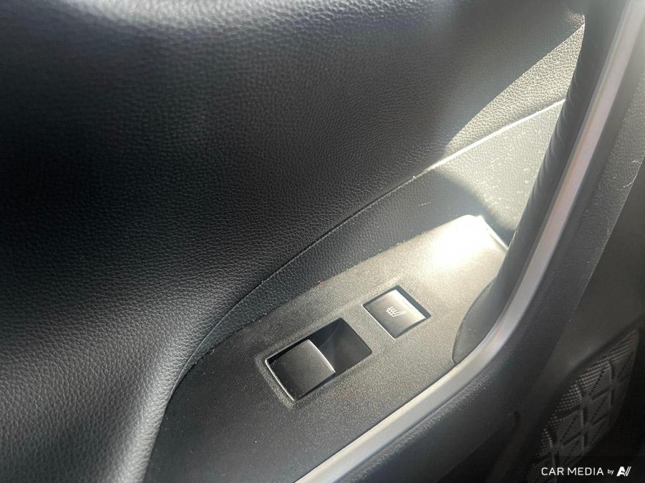 2019 Toyota RAV4 LIMITED / AWD / NAV / ROOF / LEATHER / ALLOYS - Photo #12