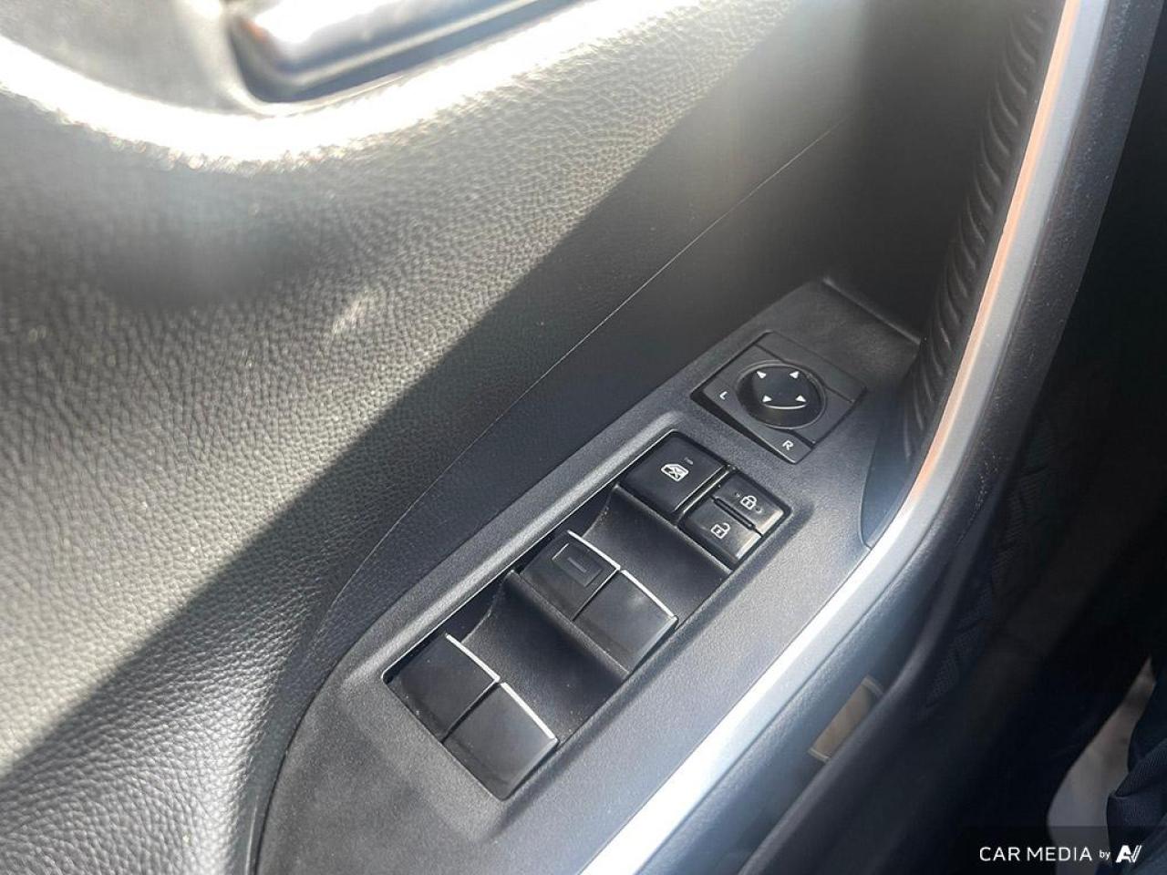 2019 Toyota RAV4 LIMITED / AWD / NAV / ROOF / LEATHER / ALLOYS - Photo #14